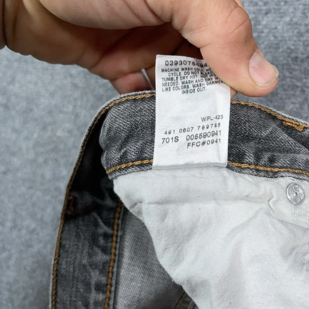 Levis details any